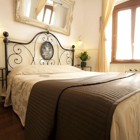 Le Suite Di Via Ottaviano - Suite In Rome B&B Dış mekan fotoğraf