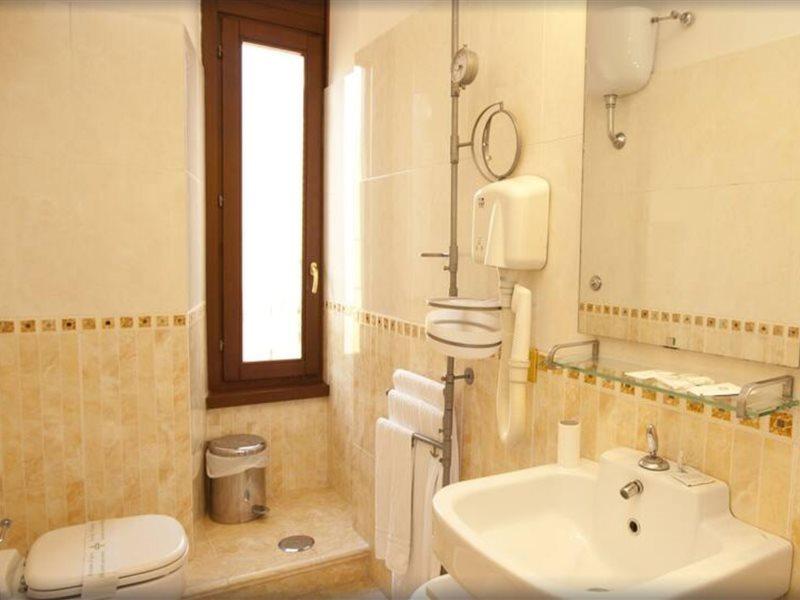 Le Suite Di Via Ottaviano - Suite In Rome B&B Dış mekan fotoğraf