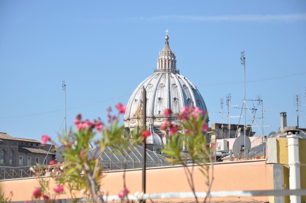 Le Suite Di Via Ottaviano - Suite In Rome B&B Dış mekan fotoğraf