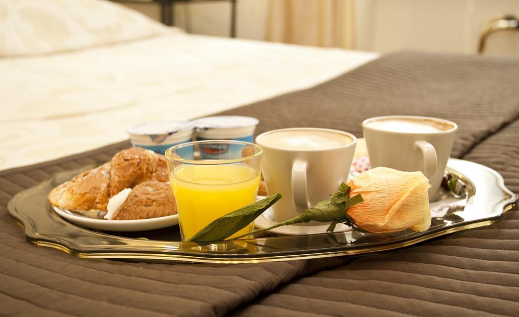 Le Suite Di Via Ottaviano - Suite In Rome B&B Dış mekan fotoğraf
