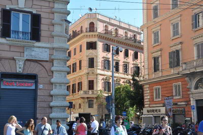 Le Suite Di Via Ottaviano - Suite In Rome B&B Dış mekan fotoğraf