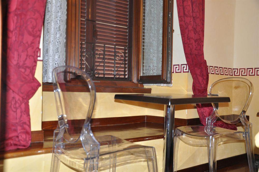 Le Suite Di Via Ottaviano - Suite In Rome B&B Dış mekan fotoğraf