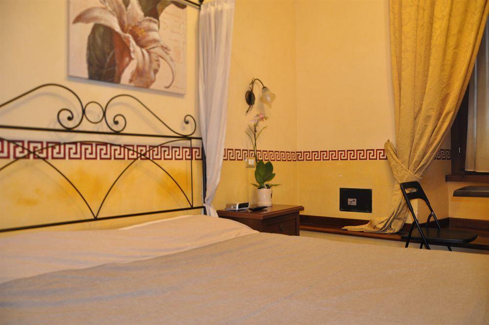 Le Suite Di Via Ottaviano - Suite In Rome B&B Dış mekan fotoğraf