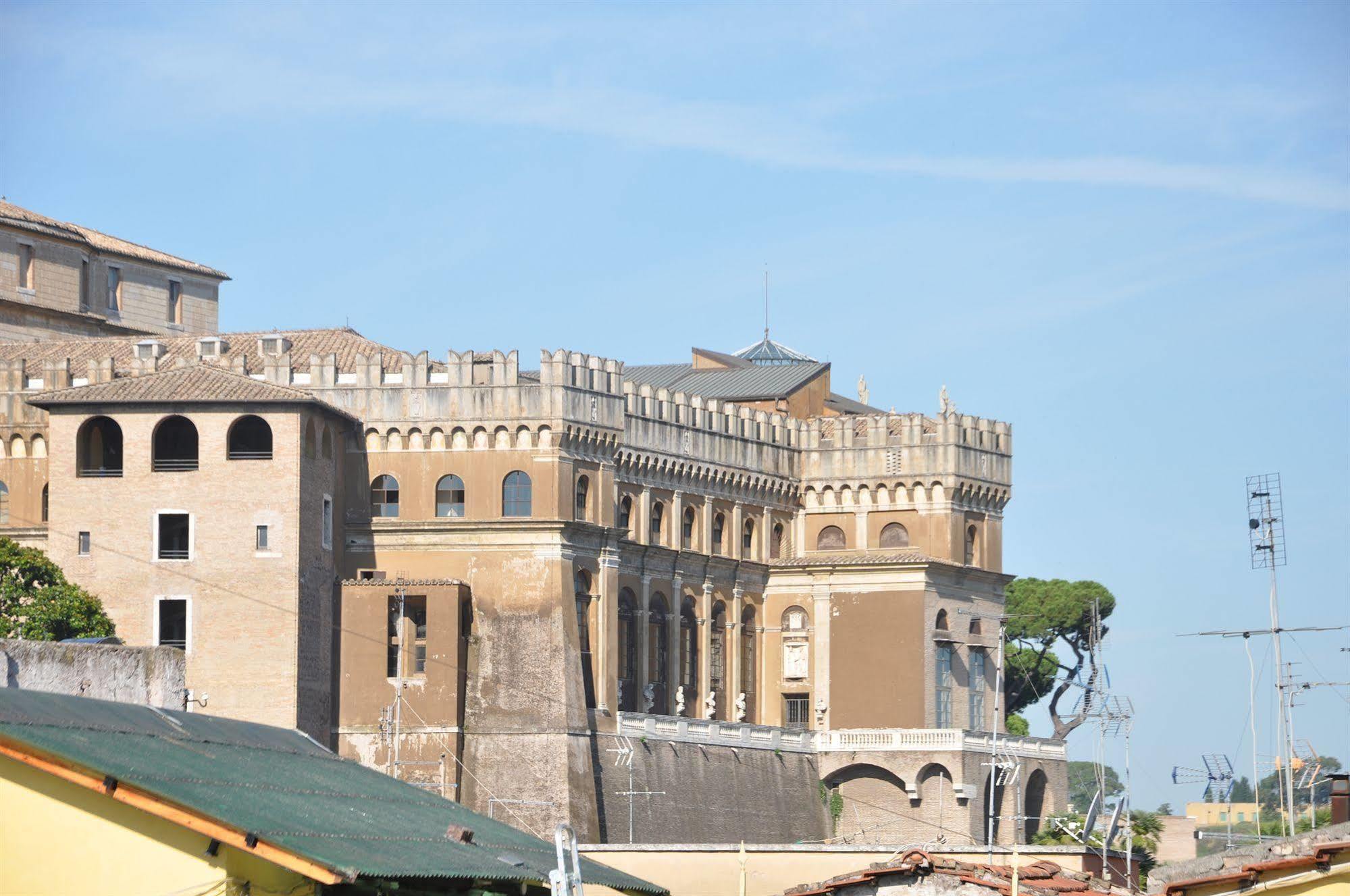 Le Suite Di Via Ottaviano - Suite In Rome B&B Dış mekan fotoğraf