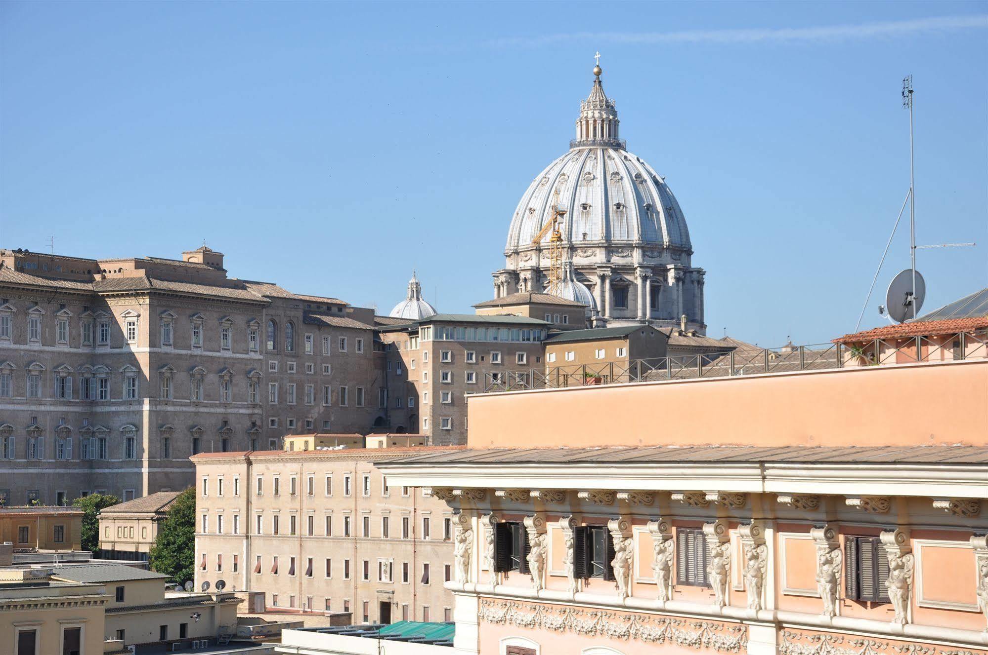 Le Suite Di Via Ottaviano - Suite In Rome B&B Dış mekan fotoğraf