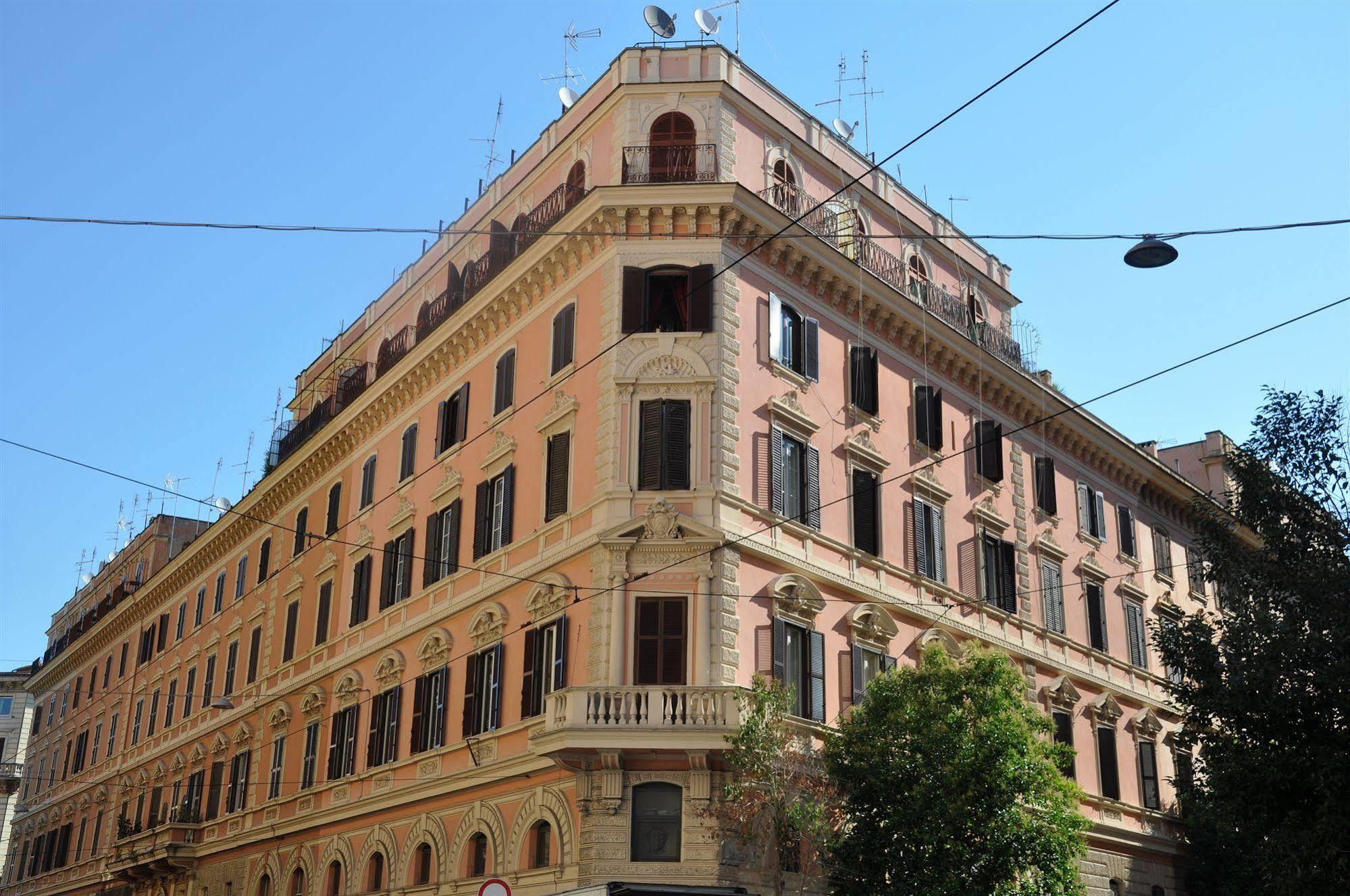 Le Suite Di Via Ottaviano - Suite In Rome B&B Dış mekan fotoğraf