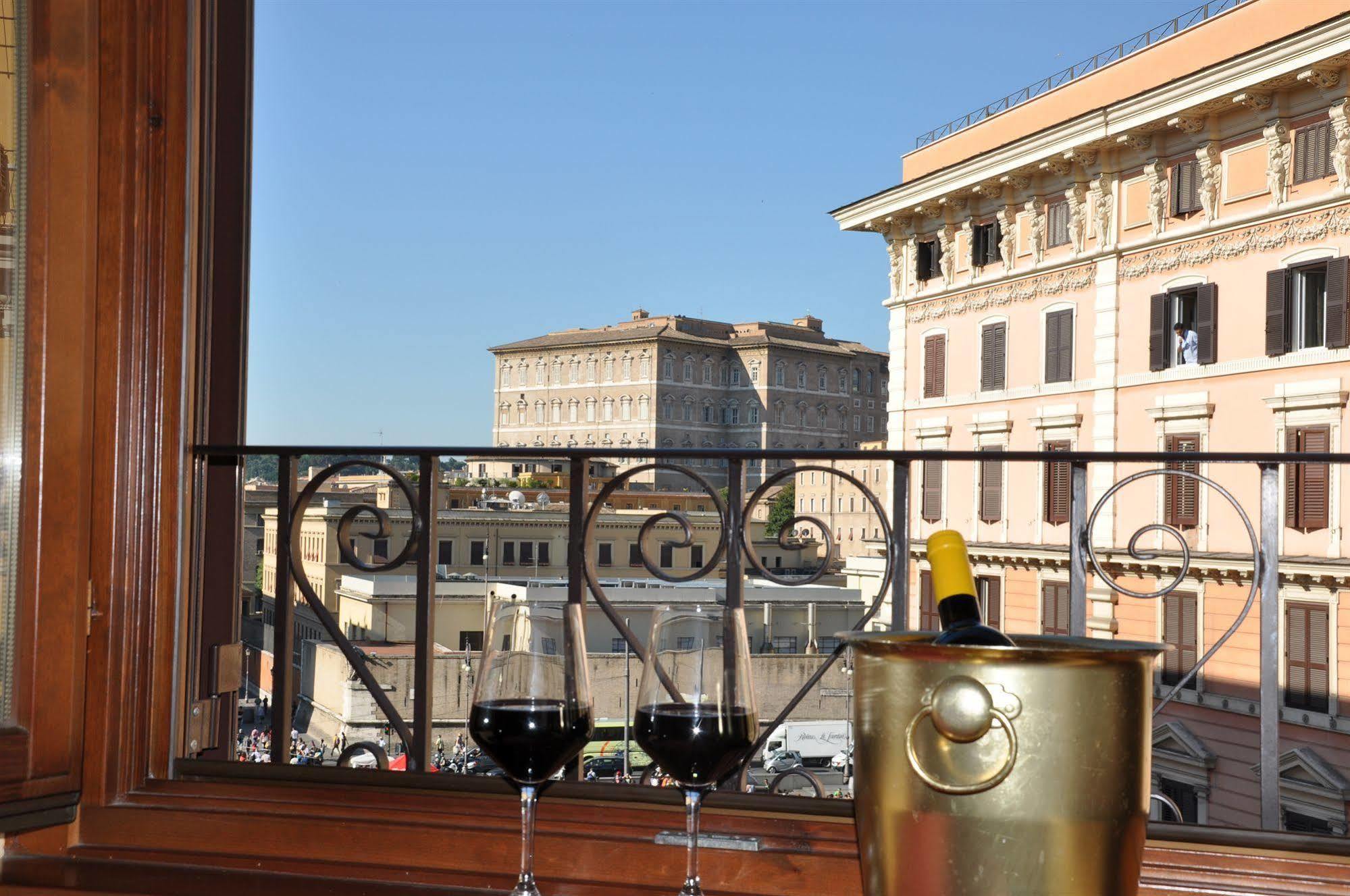 Le Suite Di Via Ottaviano - Suite In Rome B&B Dış mekan fotoğraf